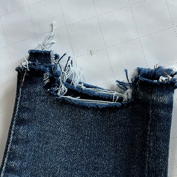 Women’s Express Mid Rise Raw Hem Cropped Skinny Jeans – Light Wash – Size 0 - Picture 4 of 4